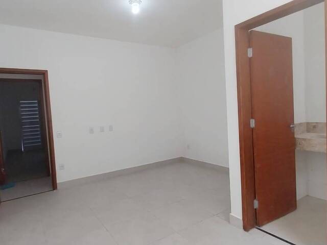 Sobrado para Venda em Caraguatatuba - 5