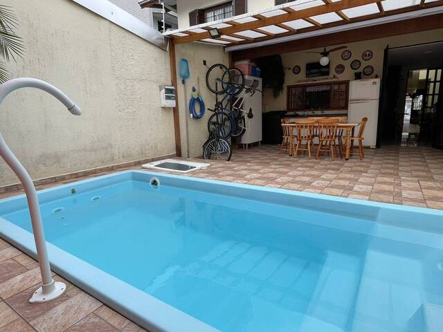 Sobrado para Venda em Caraguatatuba - 3